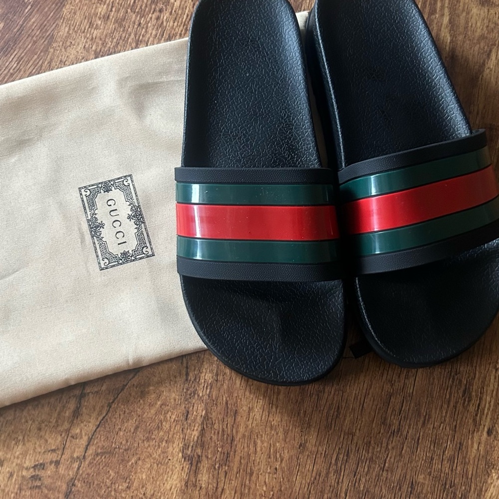 Gucci Black and Red Sandals with Signature Style